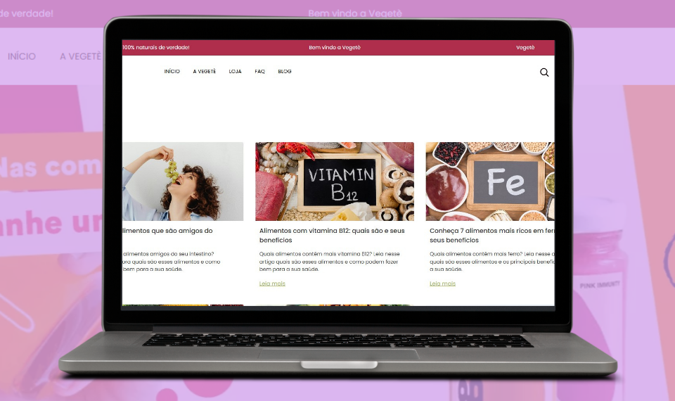 Imagem de um computador com o blog da vegetè da tela